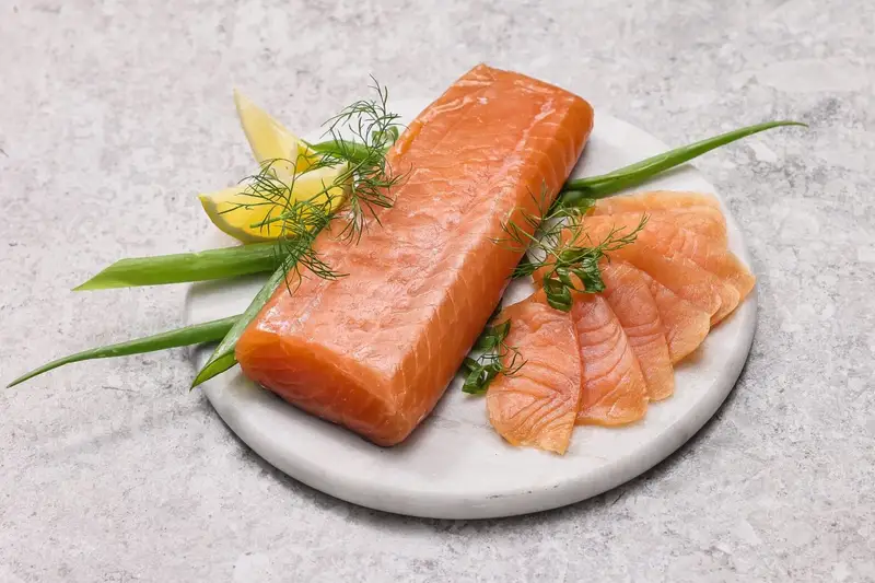 Speket og røkt laks i premium kvalitet fra Fiskeruta – mild røyksmak og silkemyk konsistens